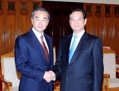 ນາຍົກລັດຖະມົນຕີຫວຽດນາມ ຫງວຽນເຕິ້ນຢຸ້ງ ຕ້ອນຮັບລັດຖະມົນຕີການ ຕ່າງປະເທດ ຈີນ